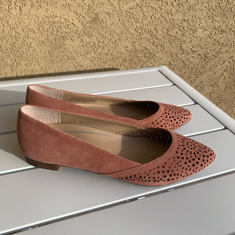 Vionic suede perforated dusty rose shoes size 6